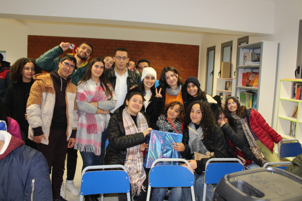 En collaboration avec le commissariat régional de l'éducation, nous avons organisé une compétition régionale où nos clubs ont remporté les premiers prix, Nos productions ont également brillé lors d'une compétition nationale, décrochant la première place en documentaire et photographie, ainsi que la troisième en court-métrage.